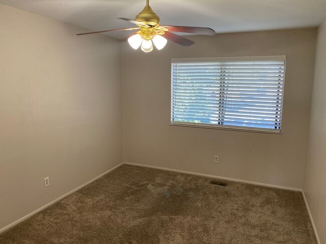 Building Photo - 2565 Everett Dr
