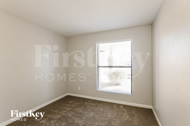 Building Photo - 10632 N 39th Ave