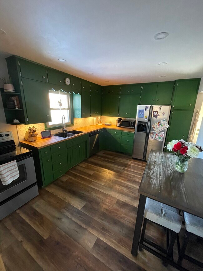 Kitchen - 305 1st Ave NE