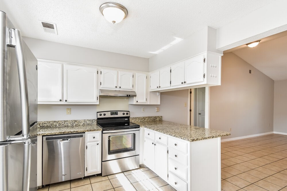 Building Photo - 7110 Redfern Dr