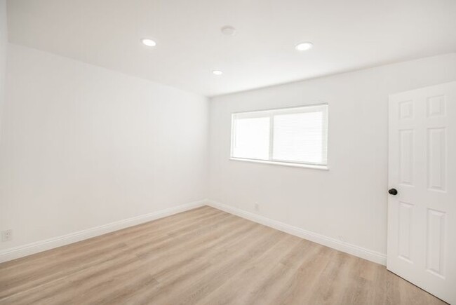 Building Photo - Mesa Verde | Recently Remodled 2 Bedroom A...