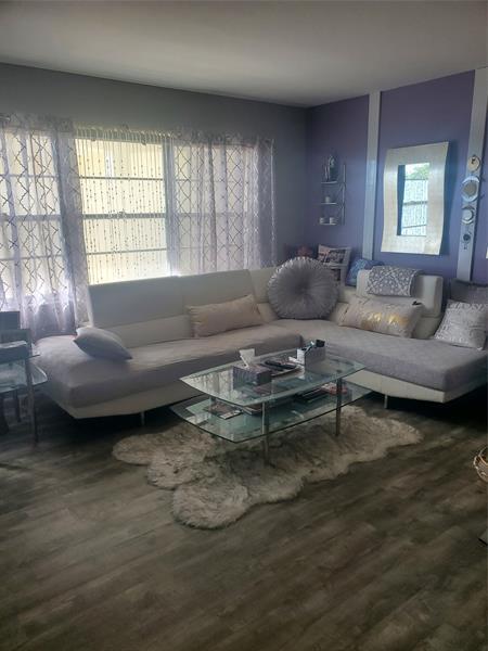 Building Photo - 4058 Ainslie Dr