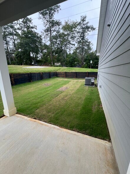 Building Photo - 102 Bennett St