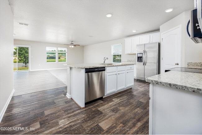 Building Photo - 6853 Sandle Dr