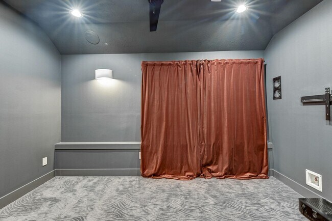 Building Photo - 35 Silkbay Pl