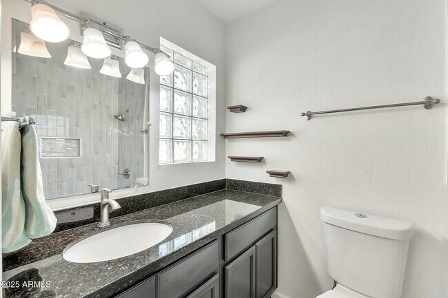 Building Photo - 3922 E Dahlia Dr