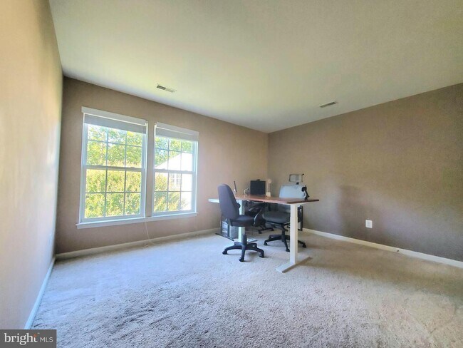 Building Photo - 20960 Capilano Ct