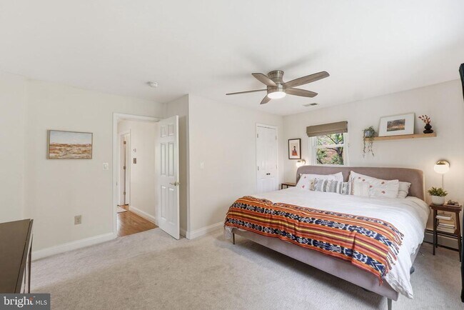 Building Photo - 8007 Wildwood Dr