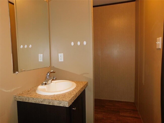 Building Photo - 100 China Gdn Ln