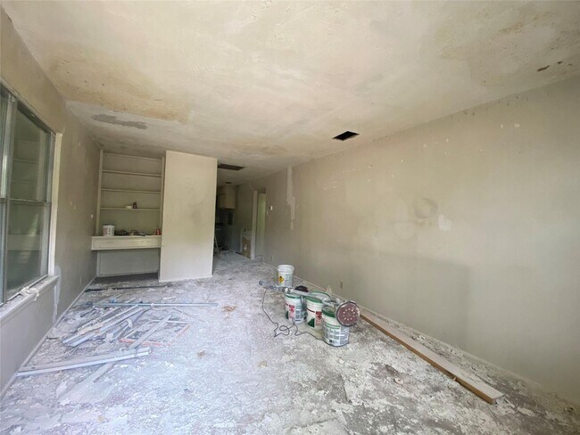 Building Photo - 1412 Oakwood Dr