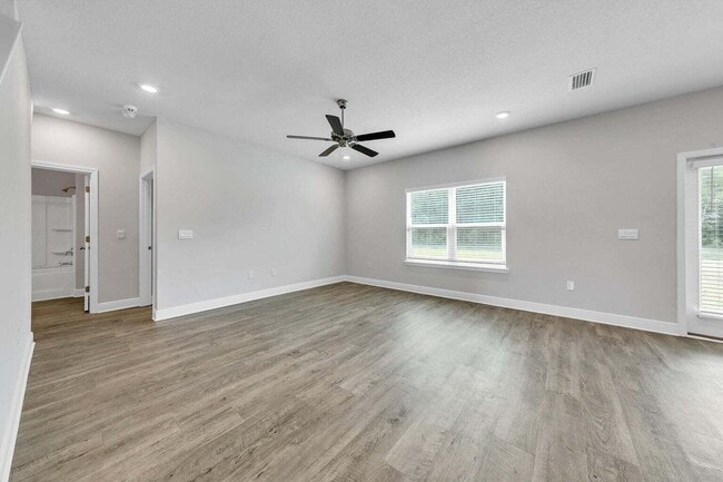 Building Photo - 44 Oak Trees Ln W