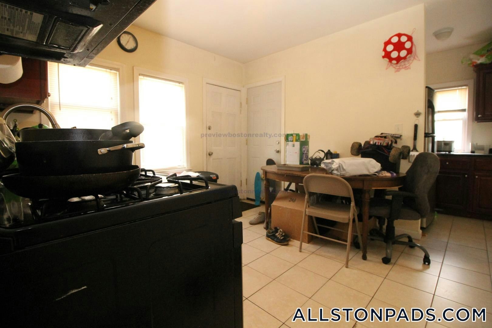 Building Photo - 30 Linden St