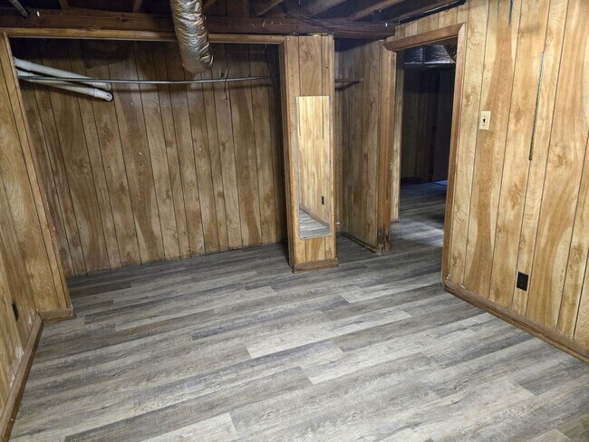 Building Photo - 401 Springhill Dr