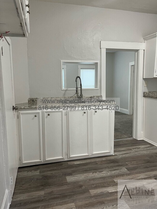 Building Photo - Independence Home Available