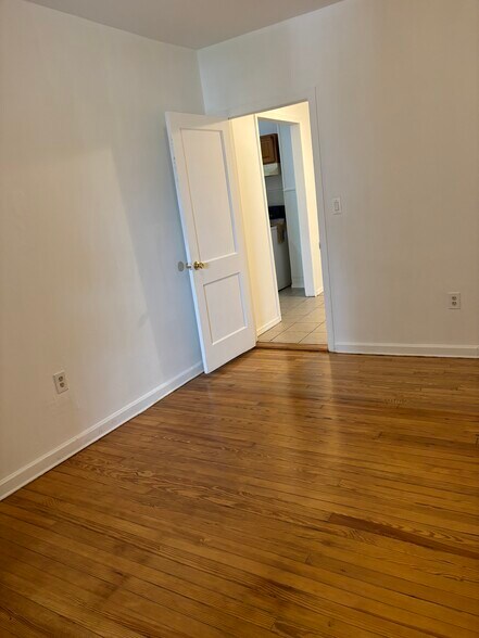 Primary Bedroom - 240 Sommerville Pl