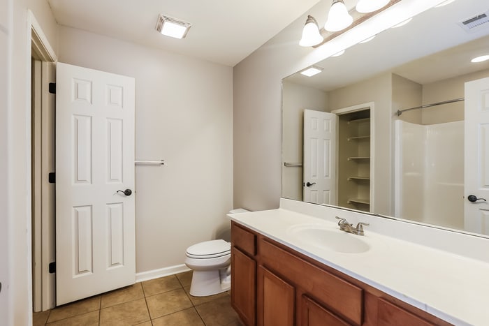 Building Photo - 1717 White Oak Ln