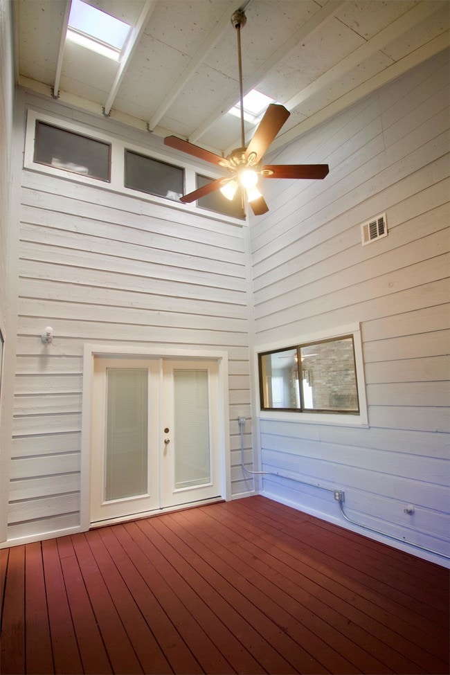 Building Photo - 1806 Encino Bend