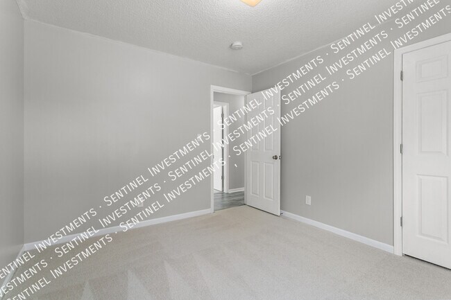 Building Photo - 3 Bedroom 2 Bathroom House Near KU Med
