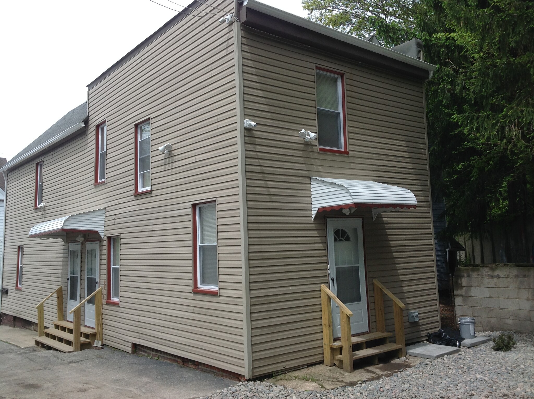 Building Photo - 1947 E 124th Pl