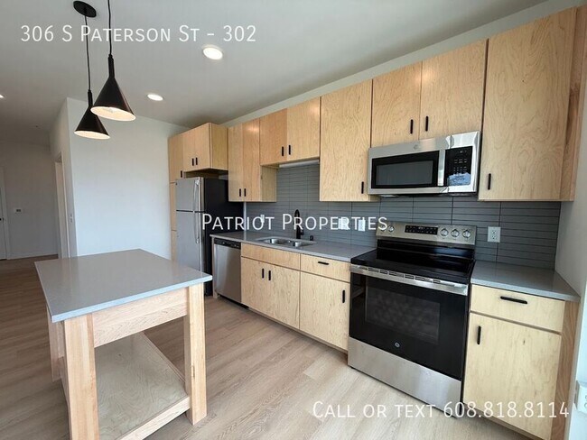 Building Photo - 306 S Paterson St