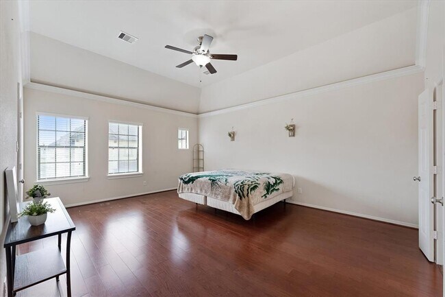 Building Photo - 5502 Lunia Ln