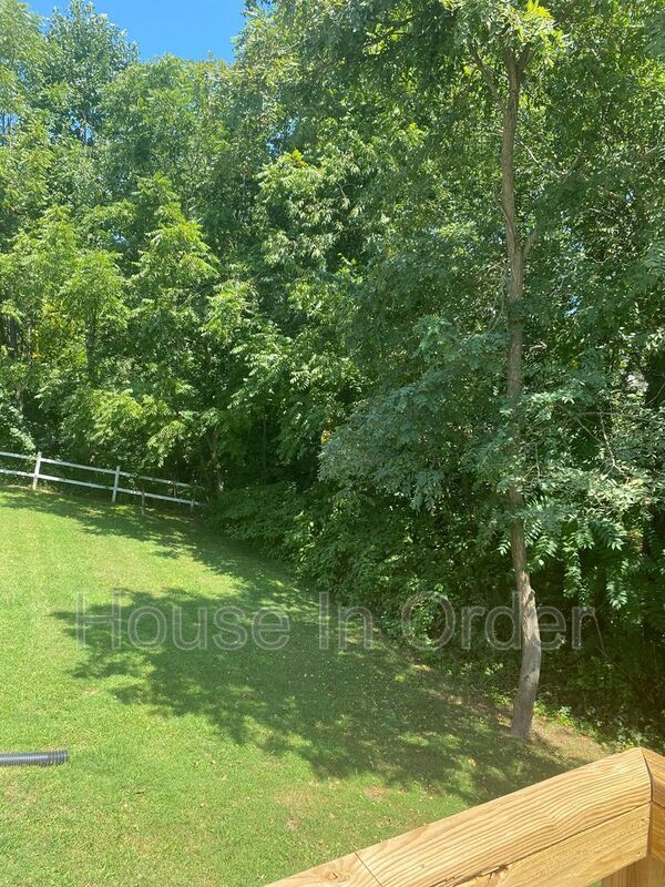 Building Photo - 6 Twin Oaks Dr