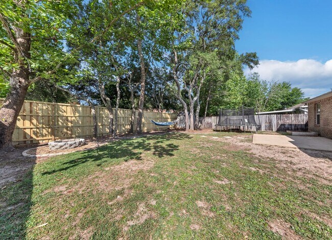 Building Photo - 4501 Parkwood Square