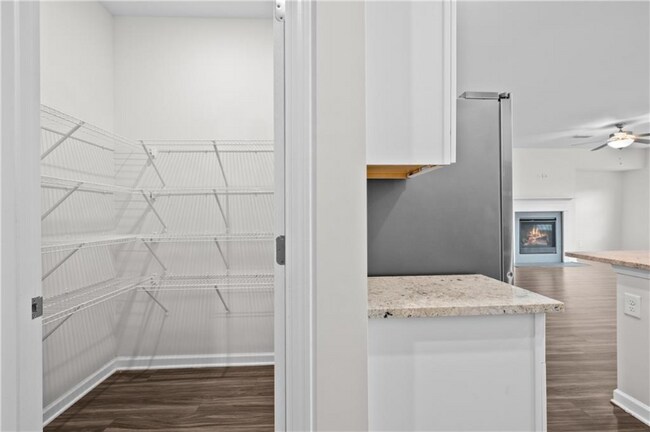 Building Photo - 5947 Green Ash Ct