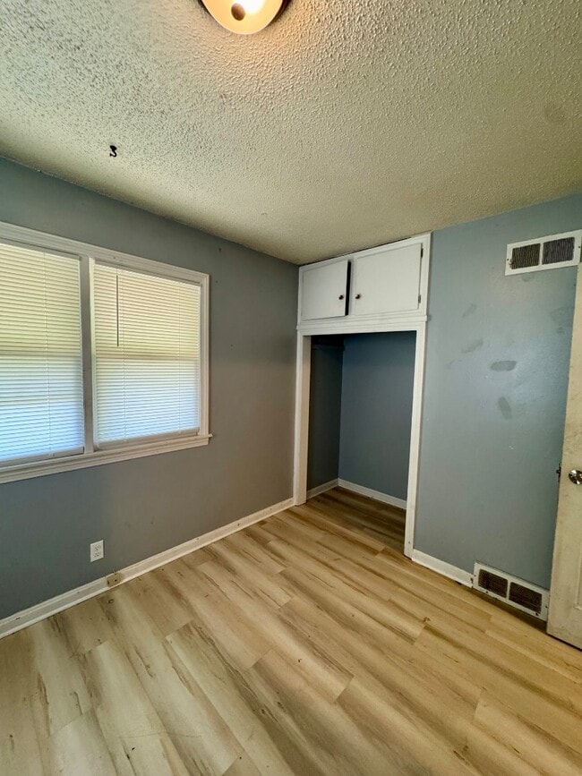 Building Photo - 209 SW 7th St