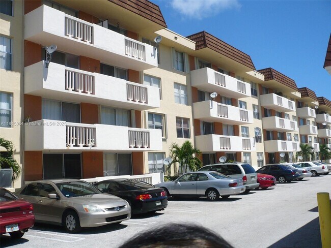 Building Photo - 1800 Sans Souci Blvd