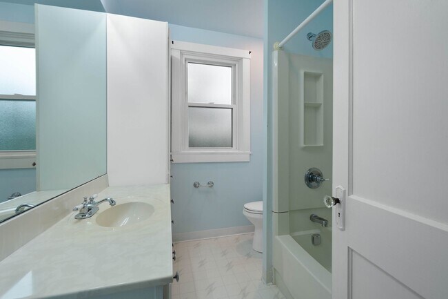 Building Photo - MOVE IN TODAY! Don't miss this FULLY RENOVATED 3-bedroom in BROOKLINE!