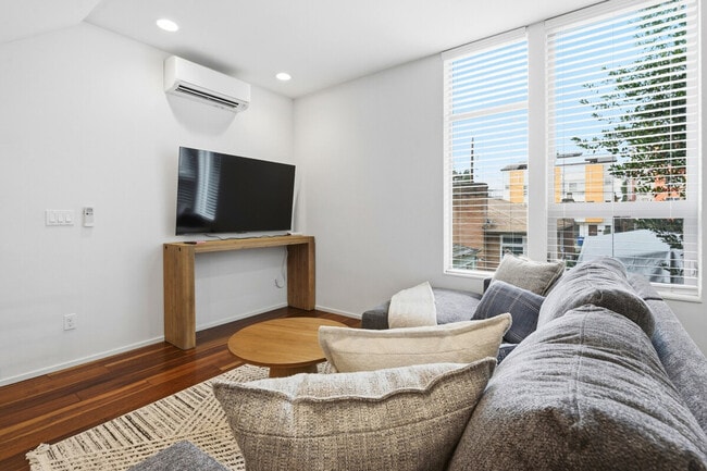 Building Photo - 1464 NW 70th St