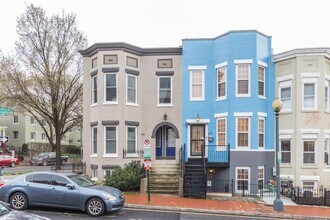 Building Photo - Stunning premium corner Townhome condo in the desirable Eckington neighborhood!
