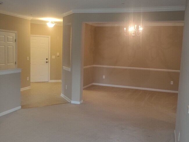 Building Photo - 812 Long Dr