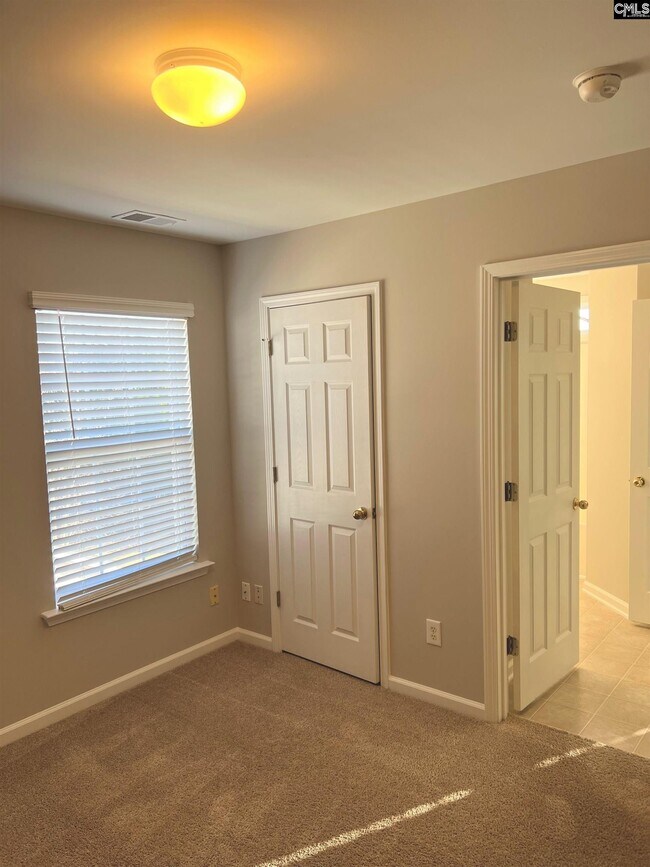 Building Photo - 211 Pinebluff Ct