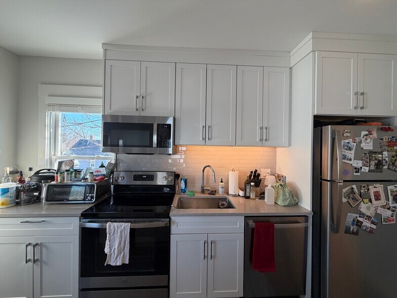 Building Photo - 208 Banks St