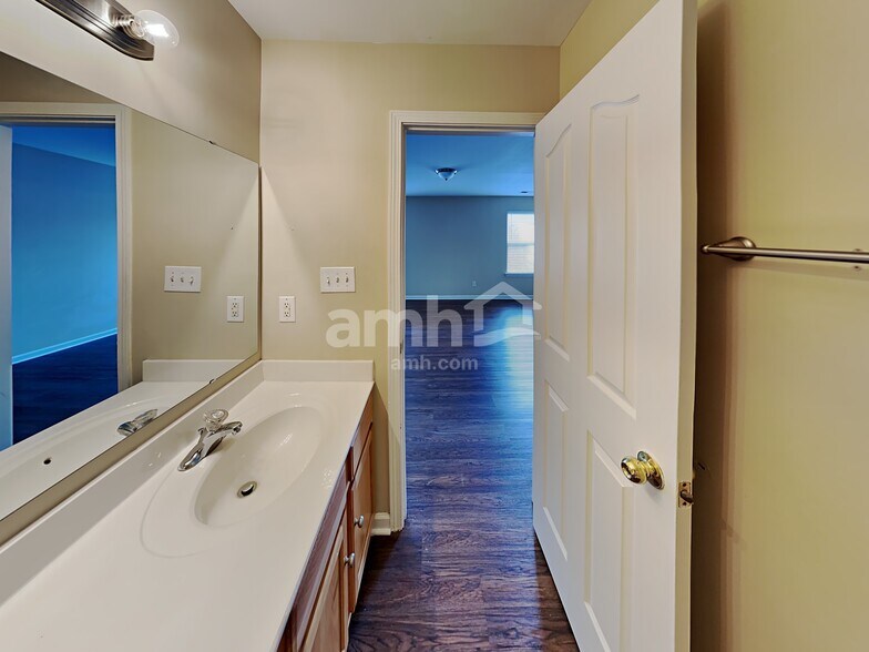 Building Photo - 522 Galesburg Dr