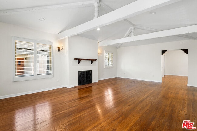 Building Photo - 119 N Orange Dr