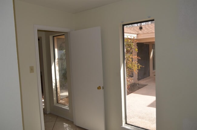 Building Photo - 5113 Ashdown Pl