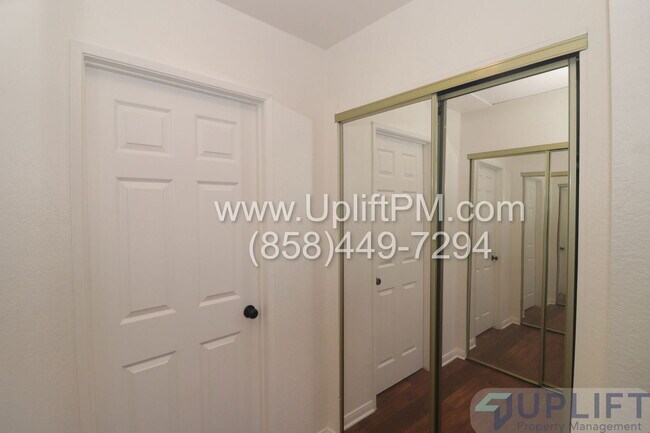 Building Photo - 820 Scranton St