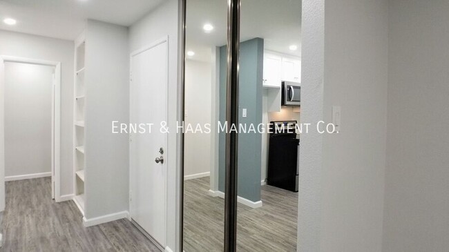 Building Photo - Beautifully Remodeled Condo in the Resort ...