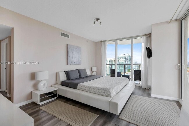 Building Photo - 16699 Collins Ave