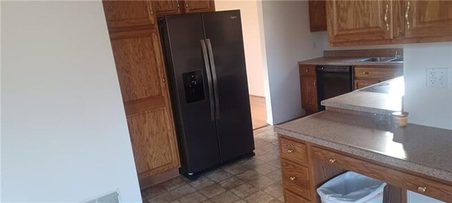 Building Photo - 4 bedroom 2.5 bath Home fo r rent Irwin, PA 15642