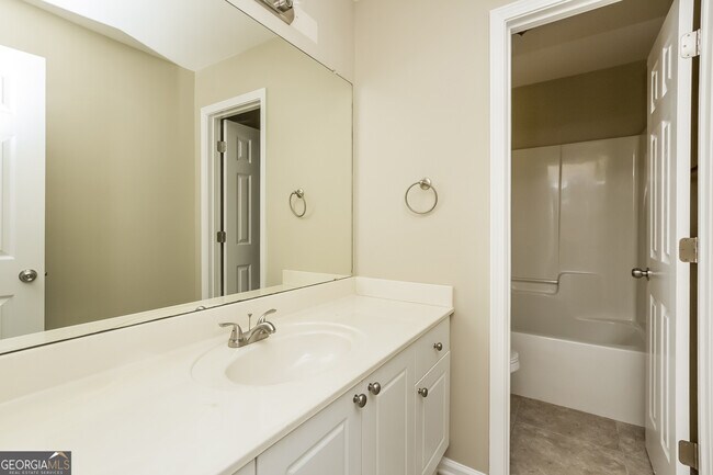 Building Photo - 5892 Village Loop