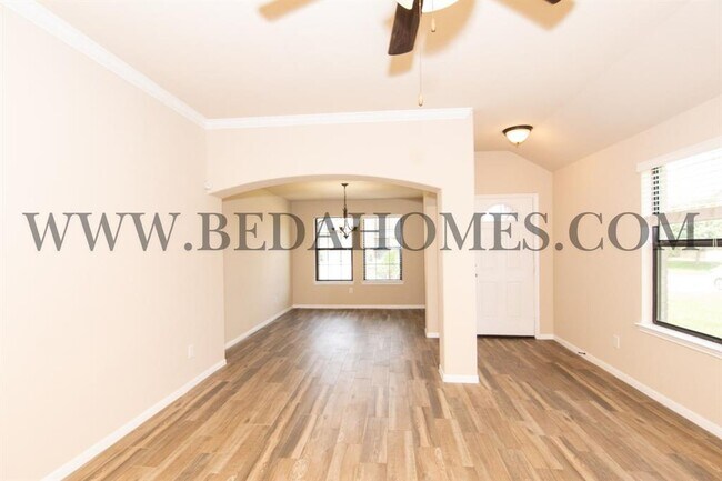 Building Photo - 9134 St Laurent Ln