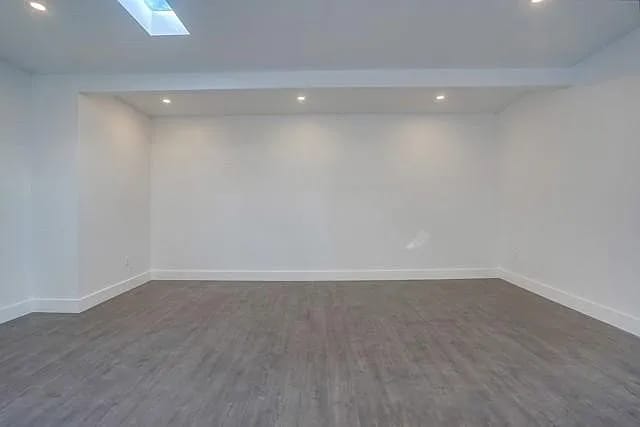 Building Photo - 356 W 15th St