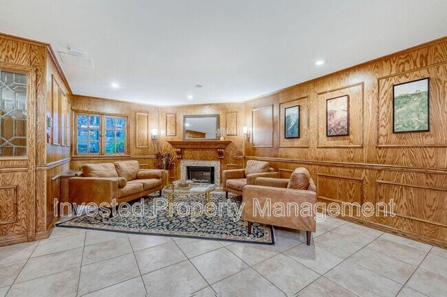 Building Photo - 700 N Washington St