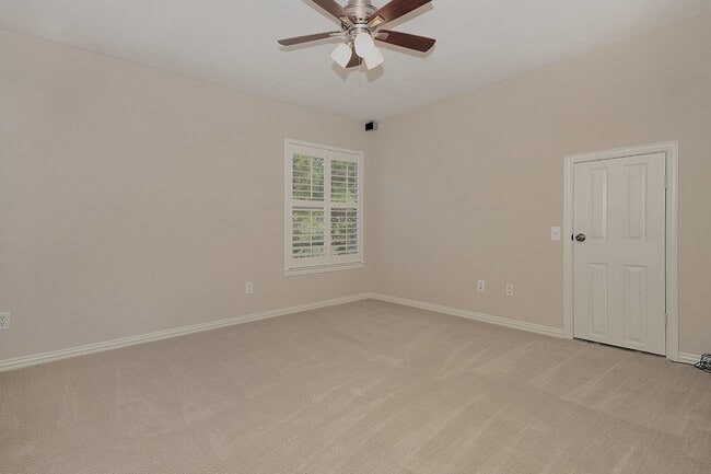 Building Photo - 79 E French Oaks Cir