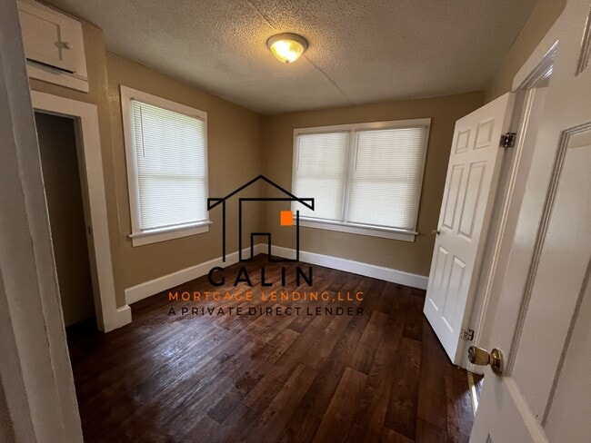 Building Photo - 204 Sugden St