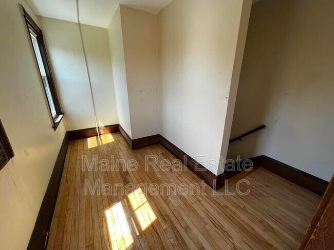 Building Photo - 9 Catell St